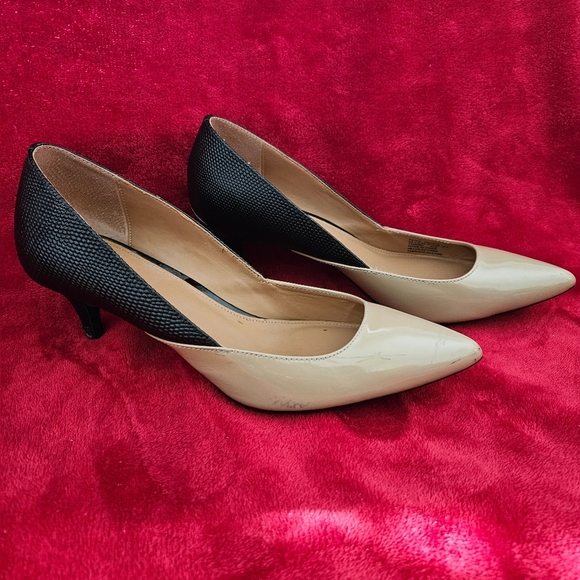 Calvin Klein Women Elegant Black and Cream Patent Pumps - Picture 3 of 7